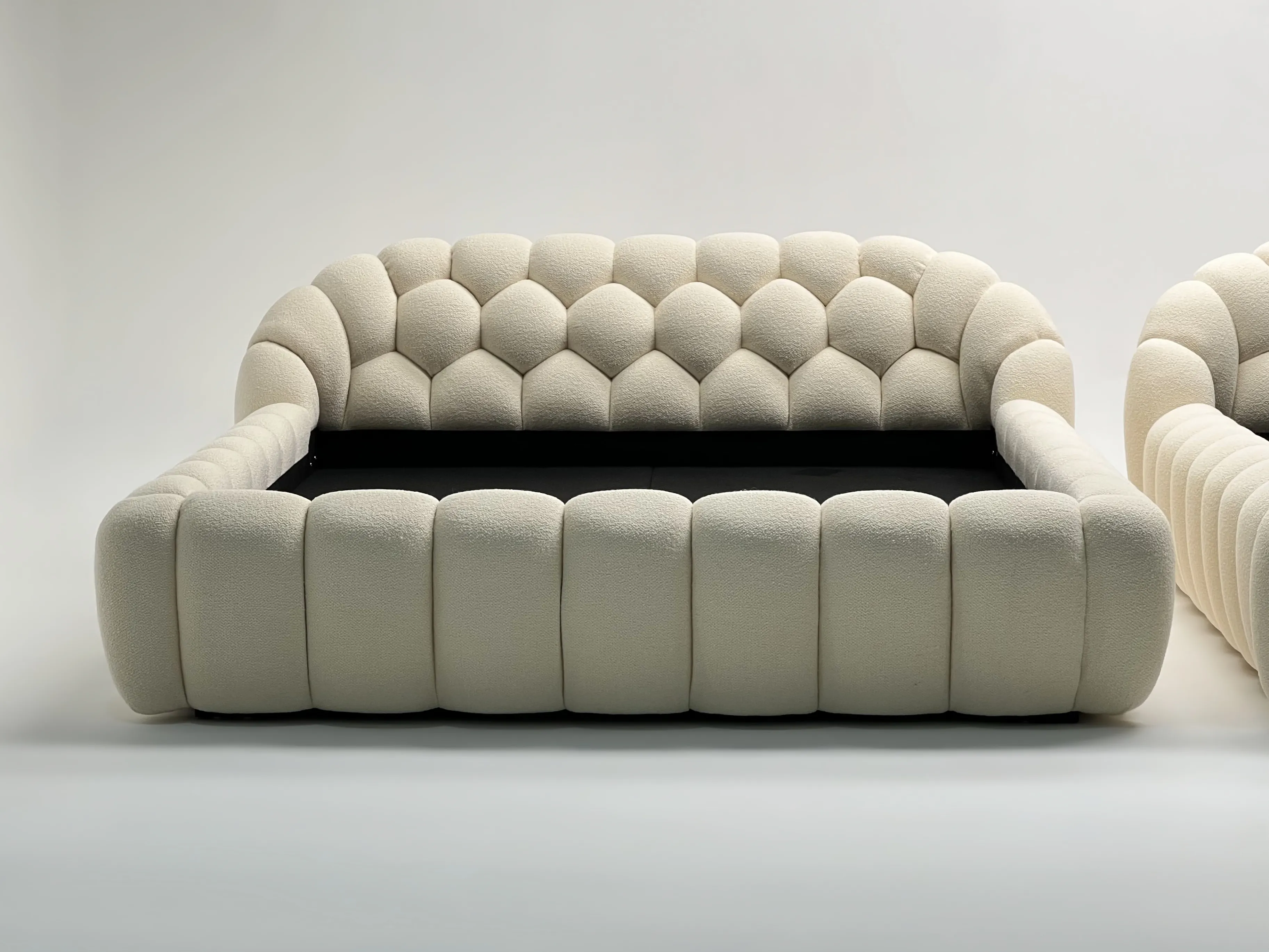 Elegant beds collection